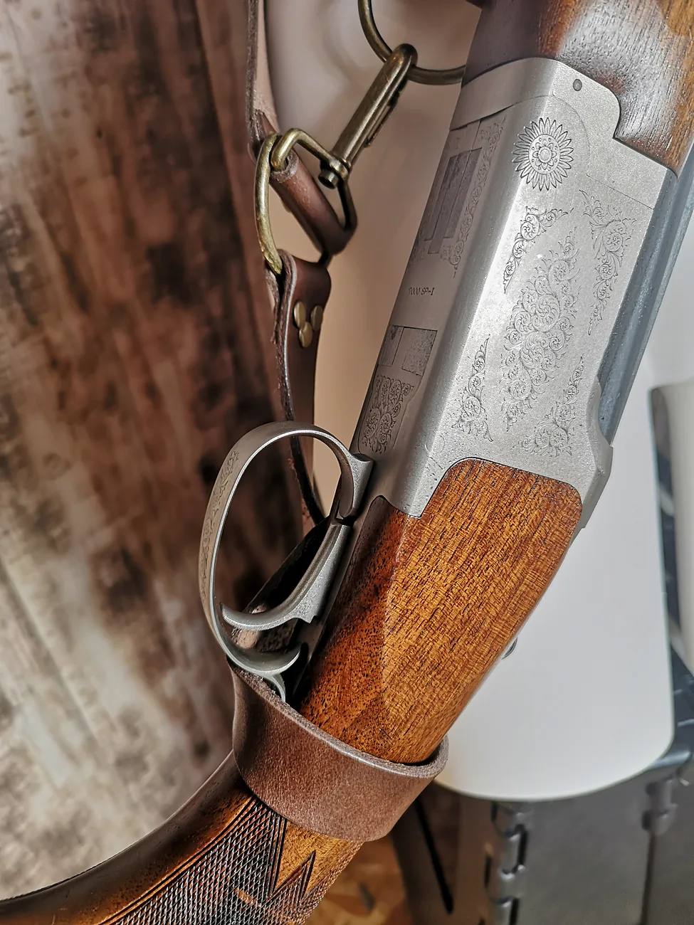 銃と革小物